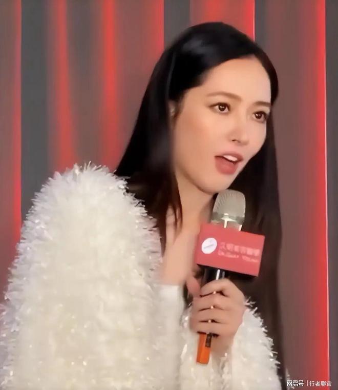 给钱向佐带娃有时异地但豪门日子藏不住了mg不朽情缘网站郭碧婷手撕谣言：婆婆(图5)