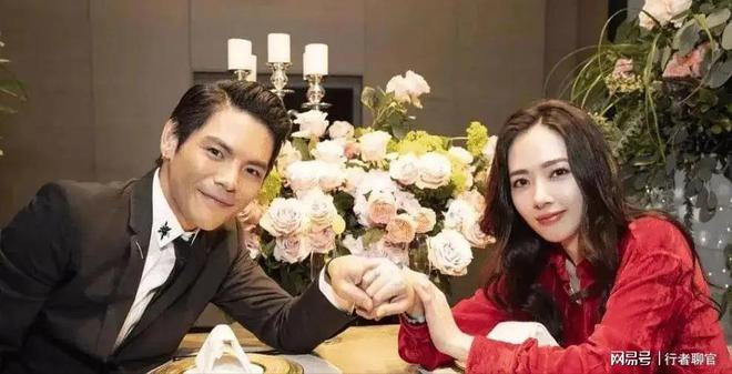 给钱向佐带娃有时异地但豪门日子藏不住了m