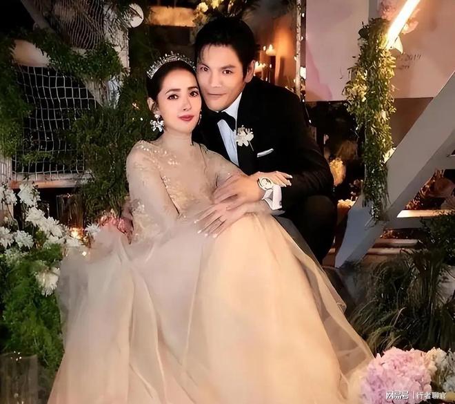 给钱向佐带娃有时异地但豪门日子藏不住了mg不朽情缘网站郭碧婷手撕谣言：婆婆(图6)