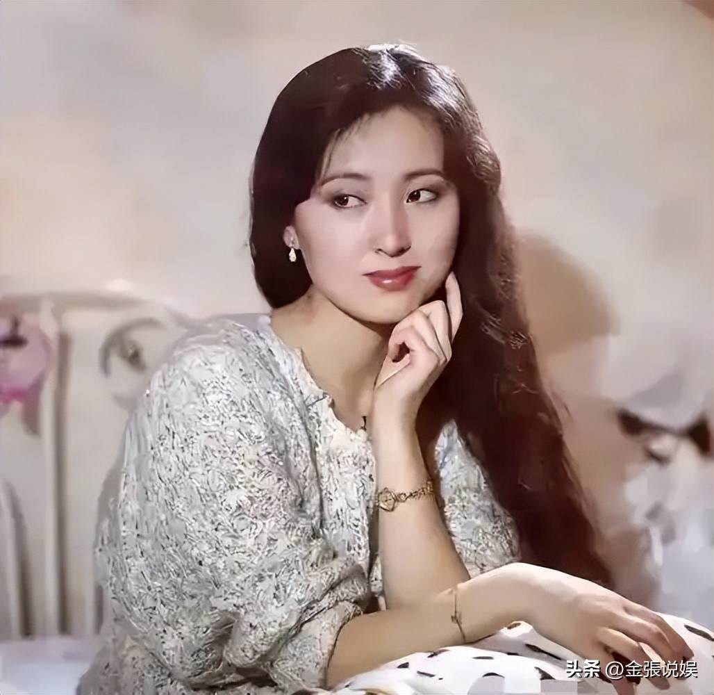 年两任丈夫都再婚娶妻生子家庭幸福美满不朽情缘版人走茶凉！陈晓旭去世18(图3)