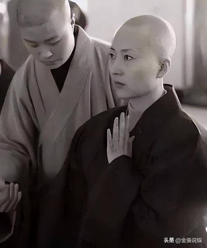 年两任丈夫都再婚娶妻生子家庭幸福美满不朽情缘版人走茶凉！陈晓旭去世18(图5)