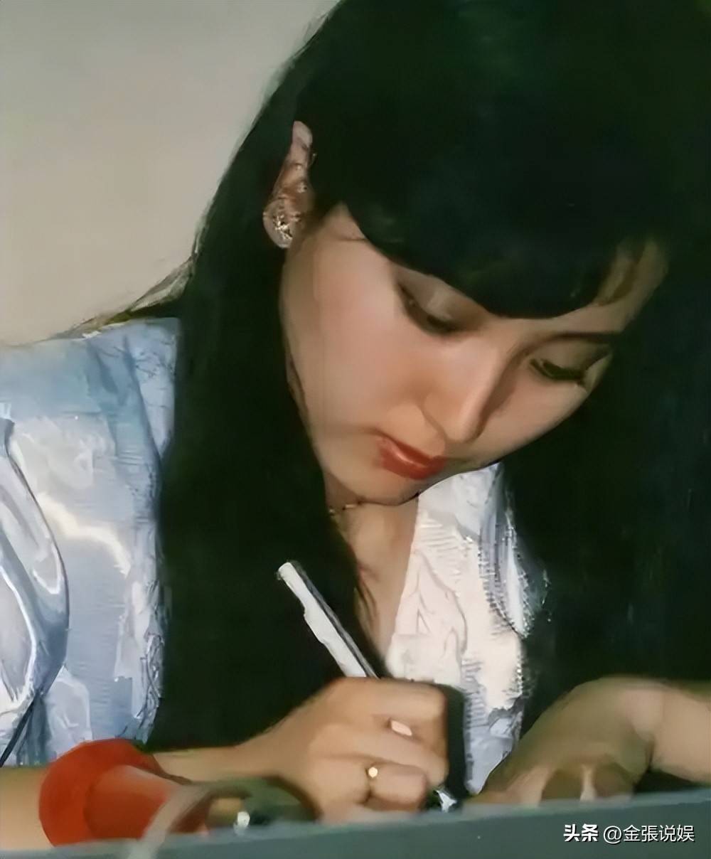 年两任丈夫都再婚娶妻生子家庭幸福美满不朽情缘版人走茶凉！陈晓旭去世18(图6)